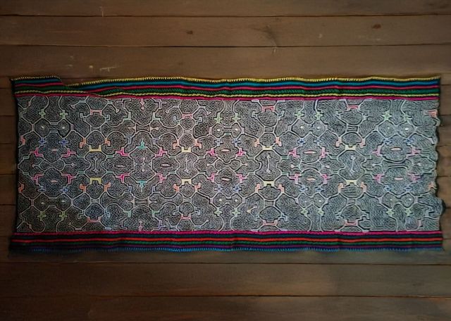 Kené Cosmic Pathways Runner